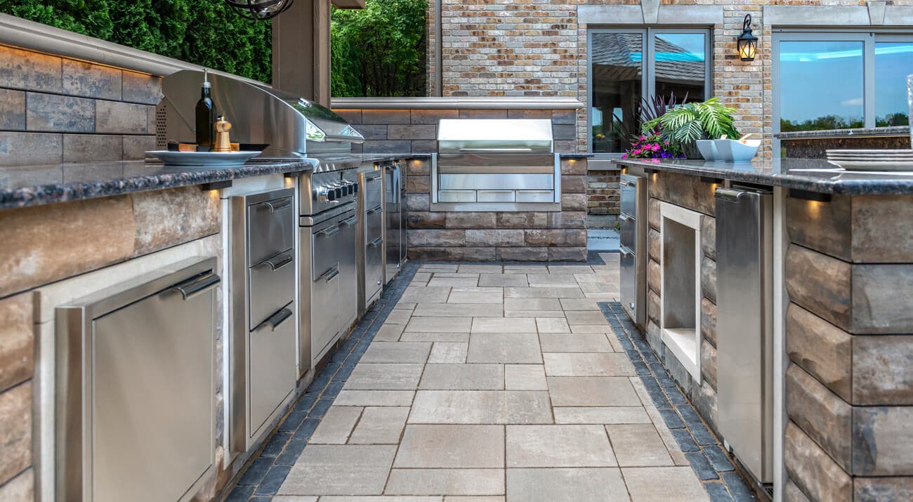 Outdoor Grills & Kitchens